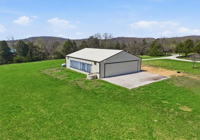 Homes for sale in Warsaw, MO | 21756 Flippin Rd, Warsaw, MO 65355 | MLS# 2629191