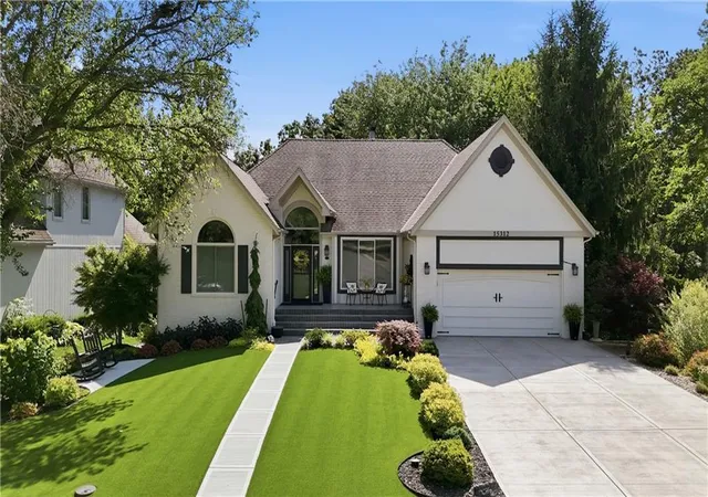 1st image of 15312 Woodson Ln, Overland Park, KS 66223 | MLS# 2629198