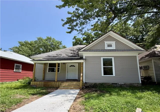 Homes for sale in Parsons, KS | 619 N 26th St, Parsons, KS 67357 | MLS# 2629208
