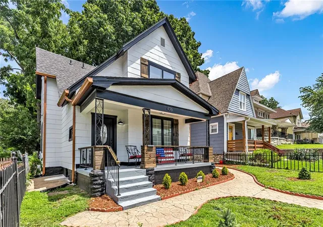Homes for sale in Kansas City, KS | 636 Sandusky Ave, Kansas City, KS 66101 | MLS# 2629215