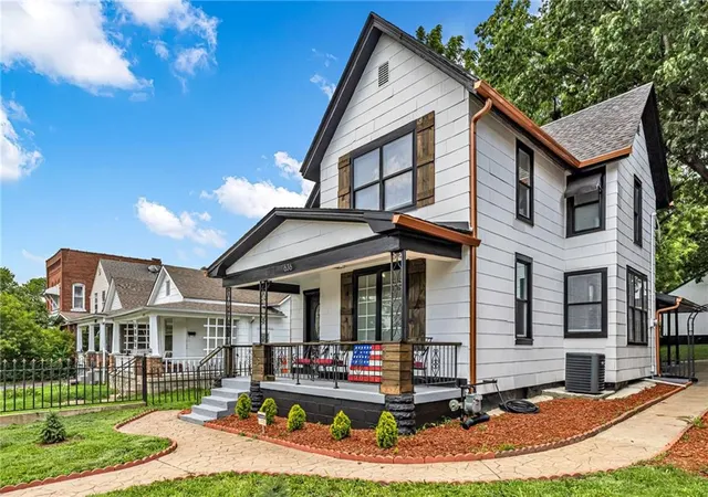 Homes for sale in Kansas City, KS | 636 Sandusky Ave, Kansas City, KS 66101 | MLS# 2629215