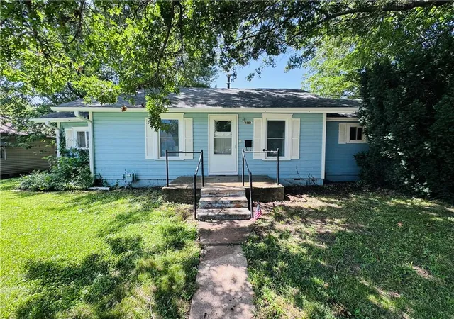 Homes for sale in Garnett, KS | 316 W 8th Ave, Garnett, KS 66032 | MLS# 2629235