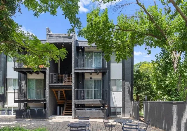 Photo 3 of Condo for sale at 809 W 40th Street #19, Kansas City, MO 64111 | MLS# 2629241 | Listing updated on 2026-08-31