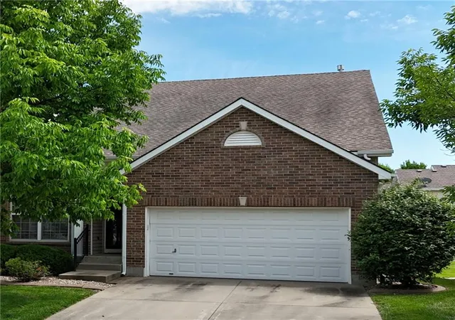1st image of 1147 Sw Arborfair Dr, Lee's Summit, MO 66082 | MLS# 2629242
