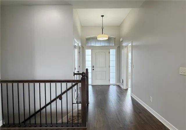 Photo 2 of Sale Pending at 1029 Ne Copperwood Dr, Lees Summit, MO 64086 | MLS# 2629245 | Listing updated on 2026-09-02