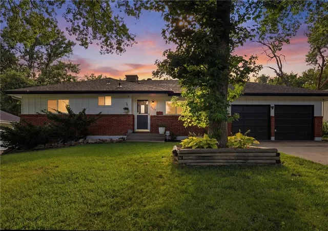 Homes for sale in Raytown, MO | 6426 Harvard Ave, Raytown, MO 64133 | MLS# 2629246