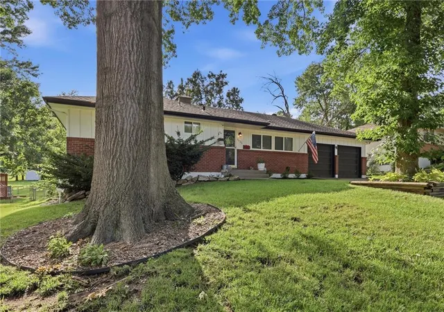 Homes for sale in Raytown, MO | 6426 Harvard Ave, Raytown, MO 64133 | MLS# 2629246