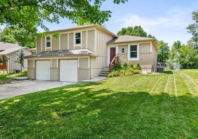 Homes for sale in Olathe, KS | 1212 W Sheridan St, Olathe, KS 66061 | MLS# 2629248