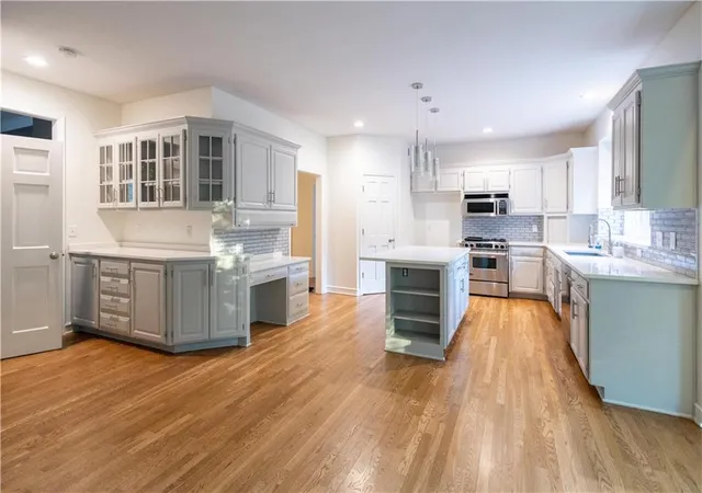 Photo 3 of Sale Pending at 13164 Birch St, Overland Park, KS 66209 | MLS# 2629255 | Listing updated on 2026-09-01