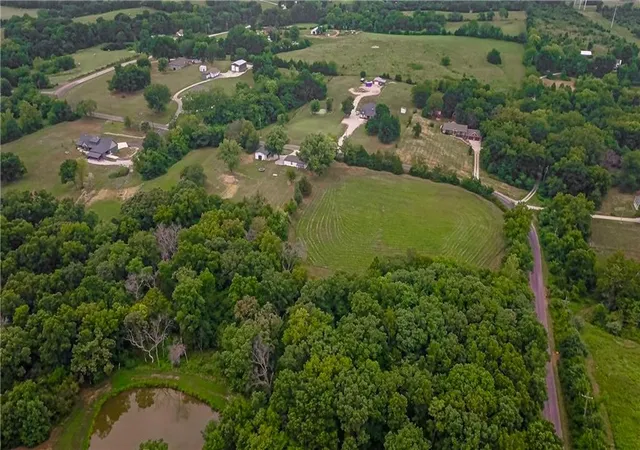 2nd image of 19807 Ne 192nd St, Holt, MO 64048 | MLS# 2629259