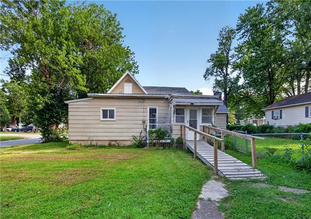 Homes for sale in Nevada, MO | 935 W Walnut St, Nevada, MO 64772 | MLS# 2629261