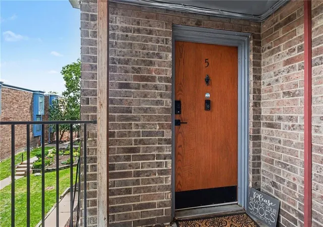 3rd image of 114 E 41St St #5, Kansas City, MO 64111 | MLS# 2629274