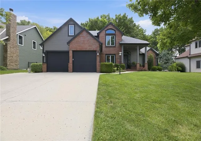 Homes for sale in Lawrence, KS | 801 Fox Chase Ct, Lawrence, KS 66049 | MLS# 2629275