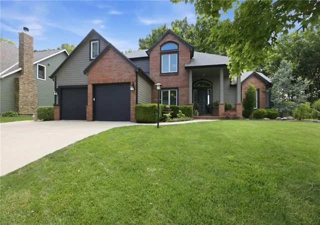 Homes for sale in Lawrence, KS | 801 Fox Chase Ct, Lawrence, KS 66049 | MLS# 2629275