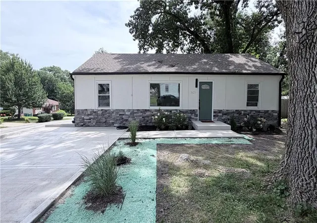 Homes for sale in Shawnee, KS | 5628 Melrose Ln, Shawnee, KS 66203 | MLS# 2629281
