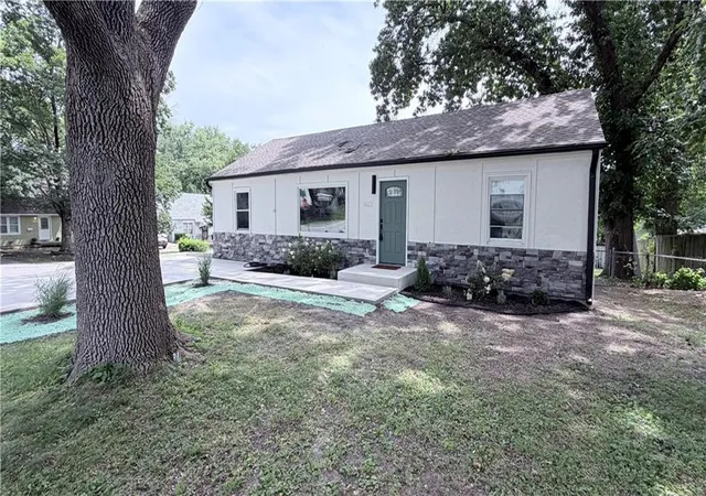 Homes for sale in Shawnee, KS | 5628 Melrose Ln, Shawnee, KS 66203 | MLS# 2629281