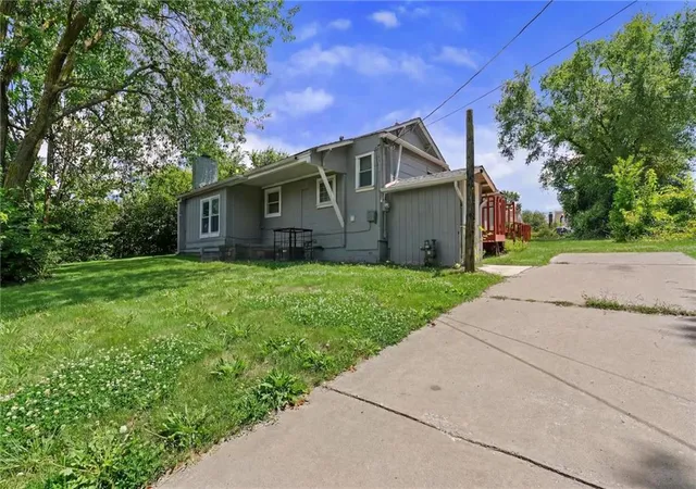 Homes for sale in Kansas City, MO | 432 Blue Ridge Blvd, Kansas City, MO 64125 | MLS# 2629282