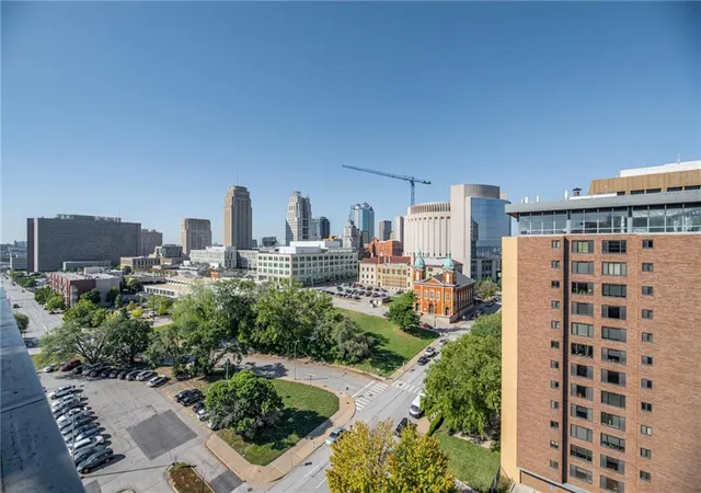 2nd image of 700 E 8Th St, Kansas City, MO 64106