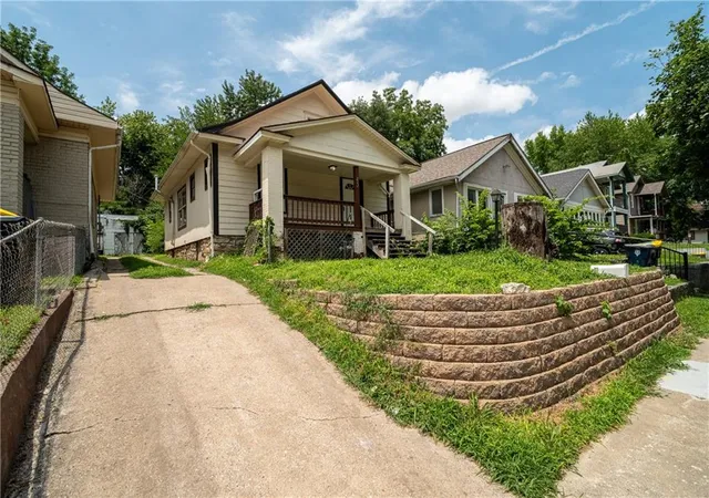Homes for sale in Kansas City, MO | 212 N Wheeling Ave, Kansas City, MO 64123 | MLS# 2629289