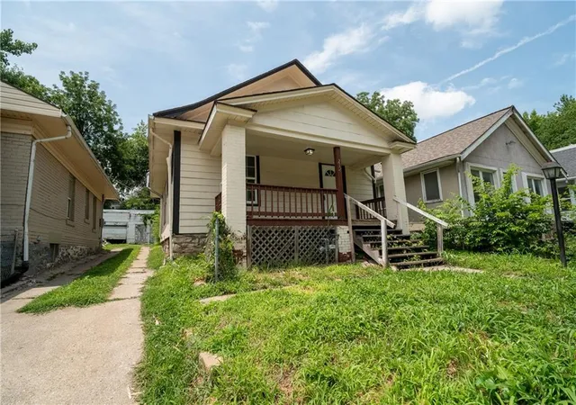 Homes for sale in Kansas City, MO | 212 N Wheeling Ave, Kansas City, MO 64123 | MLS# 2629289