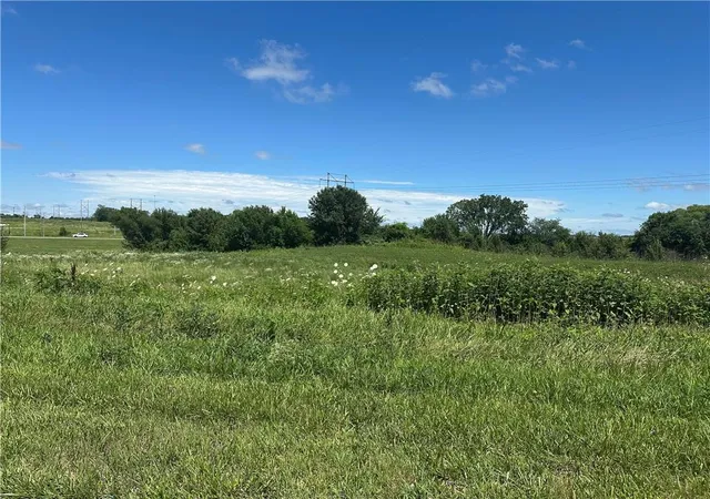Homes for sale in Paola, KS | Hedge Ln, Paola, KS 66071 | MLS# 2629292