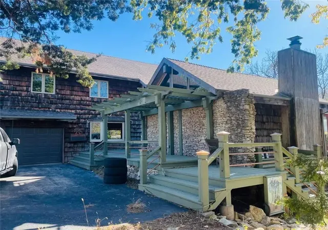 Photo 2 of Single family home for sale at 3907 Ne Beach Rd, Lee's Summit, MO 64064 | MLS# 2629303 | Listing updated on 2026-07-27