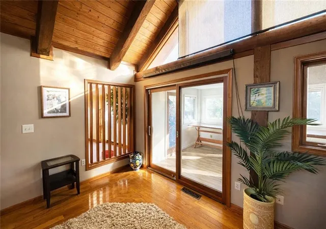 Photo 3 of Single family home for sale at 3907 NE Beach Rd, Lee's Summit, MO 64064 | MLS# 2629303 | Listing updated on 2026-07-27