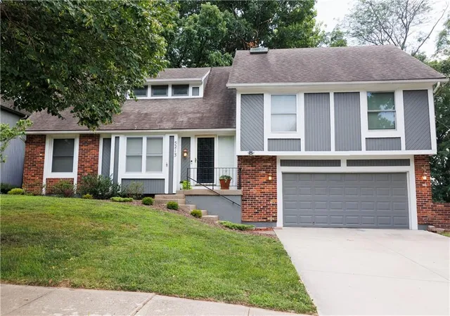 Homes for sale in Kansas City, MO | 5213 Walden Dr, Kansas City, MO 64151 | MLS# 2629304
