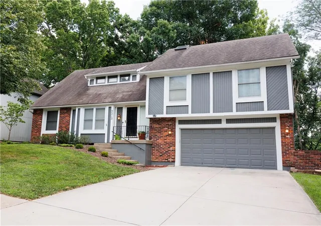 Homes for sale in Kansas City, MO | 5213 Walden Dr, Kansas City, MO 64151 | MLS# 2629304