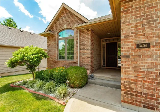 2nd image of 3404 S Wood Ave, Independence, MO 64057 | MLS# 2629305