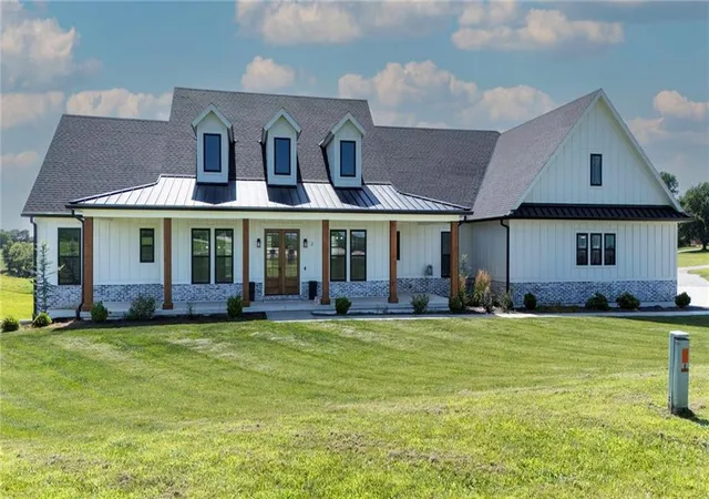2nd image of 2 Se Woodview Rd N/a, St Joseph, MO 64507 | MLS# 2629308