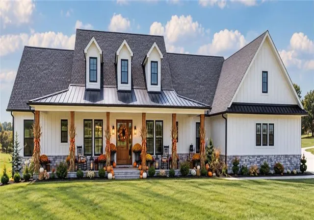 Single family home for sale at 2 SE Woodview Rd, St Joseph, MO 64507 | MLS# 2629308