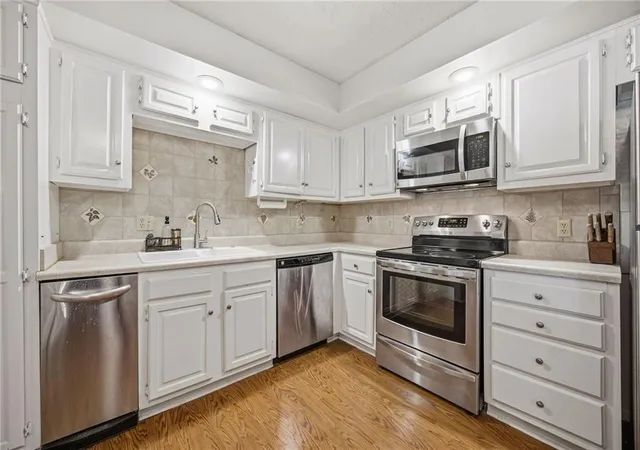 5th image of 10704 Glenwood St #E, Leawood, KS 66211 | MLS# 2629314