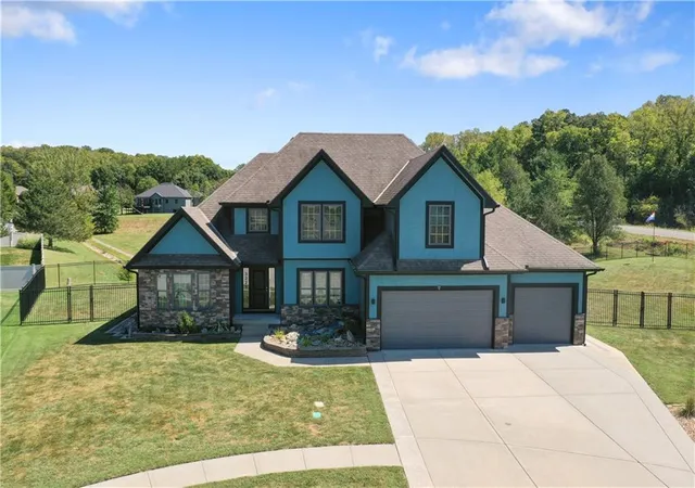 Photo 2 of Sale Pending at 3221 S Mize Ridge Ct, Independence, MO 64057 | MLS# 2629316 | Listing updated on 2026-10-04