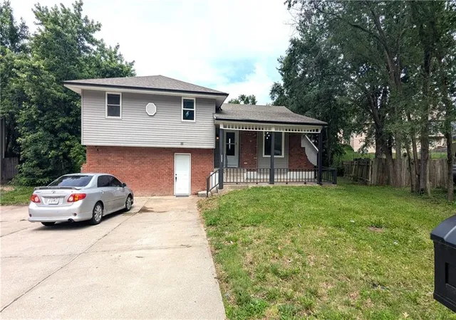 1st image of 2005 N Plymouth Rd, Independence, MO 64058 | MLS# 2629318