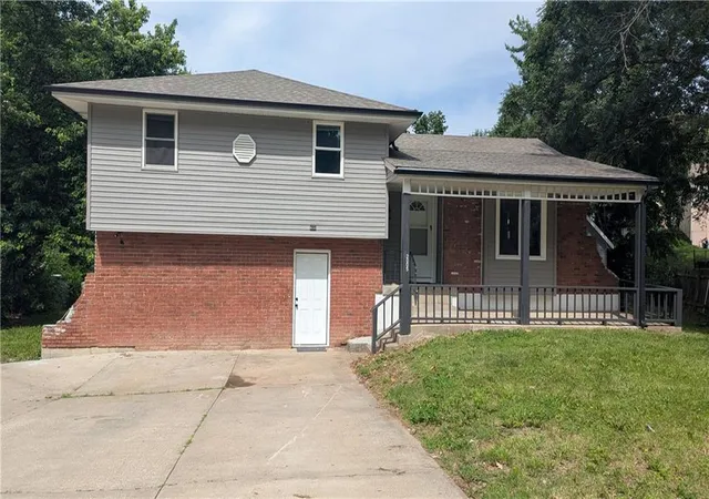 66th image of 2005 N Plymouth Rd, Independence, MO 64058 | MLS# 2629318