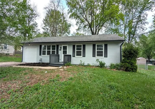 Homes for sale in Raytown, MO | 11708 E 75th St, Raytown, MO 64138 | MLS# 2629319