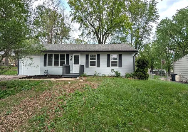 Homes for sale in Raytown, MO | 11708 E 75th St, Raytown, MO 64138 | MLS# 2629319