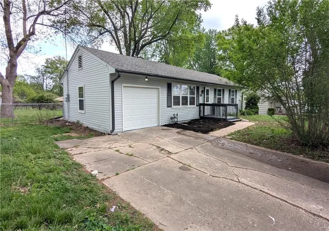Homes for sale in Raytown, MO | 11708 E 75Th St, Raytown, MO 64138 | MLS# 2629319