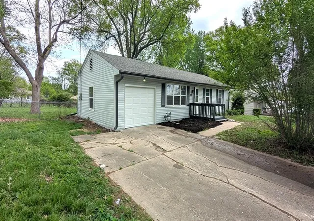 Homes for sale in Raytown, MO | 11708 E 75Th St, Raytown, MO 64138 | MLS# 2629319
