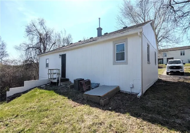Photo 2 of Sale Pending at 3812 E 93rd Street, Kansas City, MO 64132 | MLS# 2629320 | Listing updated on 2026-09-02