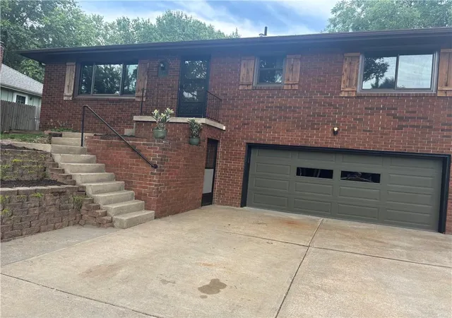 2nd image of 3209 N 36 Ter, St Joseph, MO 64506 | MLS# 2629325