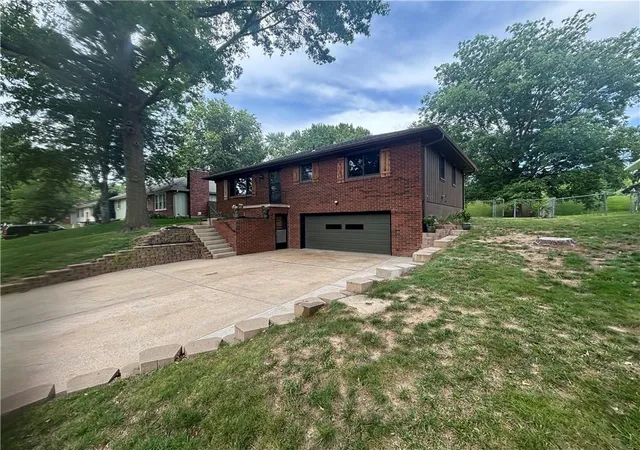 3rd image of 3209 N 36 Ter, St Joseph, MO 64506 | MLS# 2629325