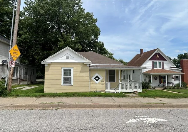 1st image of 525 S Crysler Ave, Independence, MO 64052 | MLS# 2629327