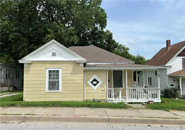 2nd image of 525 S Crysler Ave, Independence, MO 64052 | MLS# 2629327