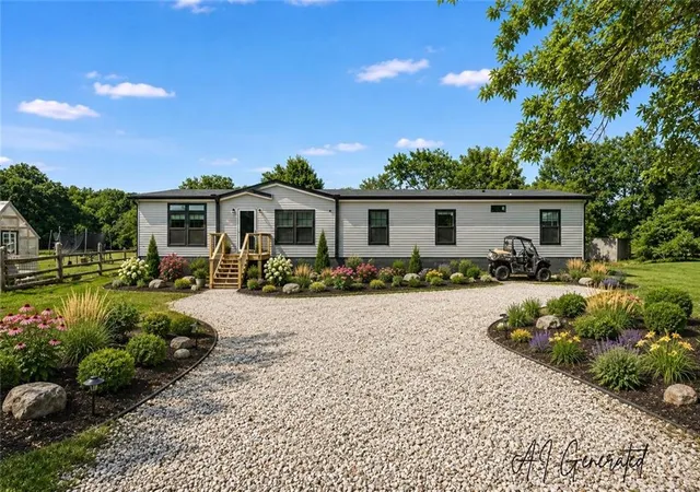 2nd image of 11310 Ne County Road 14004 N/a, Urich, MO 64788 | MLS# 2629331