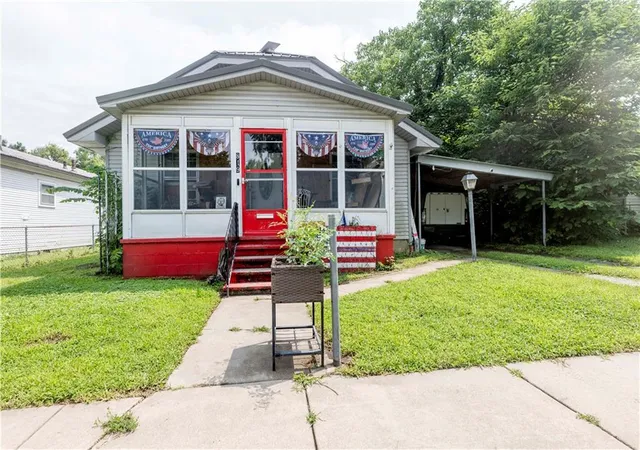 1st image of 819 E Poplar St, Independence, KS 67301 | MLS# 2629340