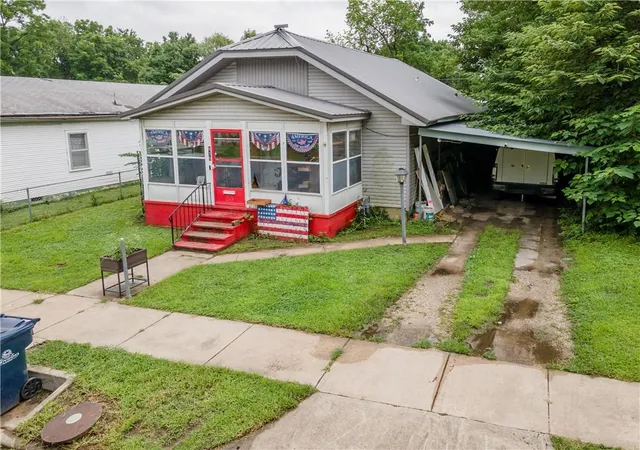 3rd image of 819 E Poplar St, Independence, KS 67301 | MLS# 2629340