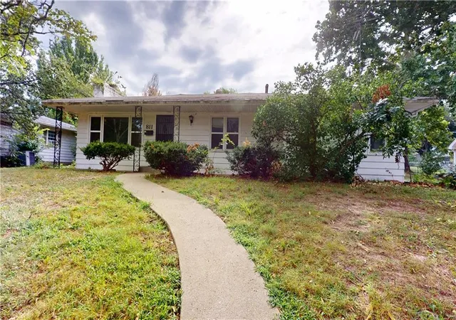 2nd image of 811 S Main St, Nevada, MO 64772 | MLS# 2629341