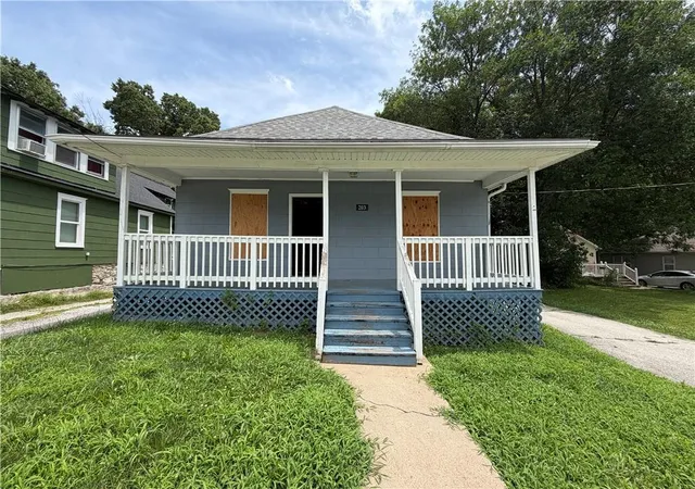 1st image of 203 N Crysler Ave, Independence, MO 64050 | MLS# 2629342